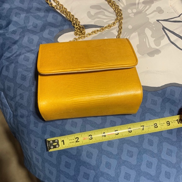 Vintage Gold Shoulder Bag - Picture 2 of 16